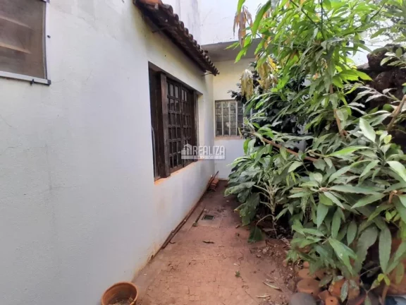 Imagem Casa à venda no bairro Nossa Senhora da Abadia, em Uberaba: 4 dormitórios, suíte, área de lazer e mais!