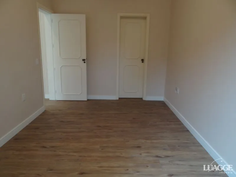 Imagem Casa para Venda - 305m², 3 dormitórios, sendo 3 suites, 4 vagas - Nonoai