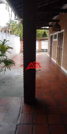 Imagem Casa à venda em Ubatuba, com 6 quartos e 3 banheiros