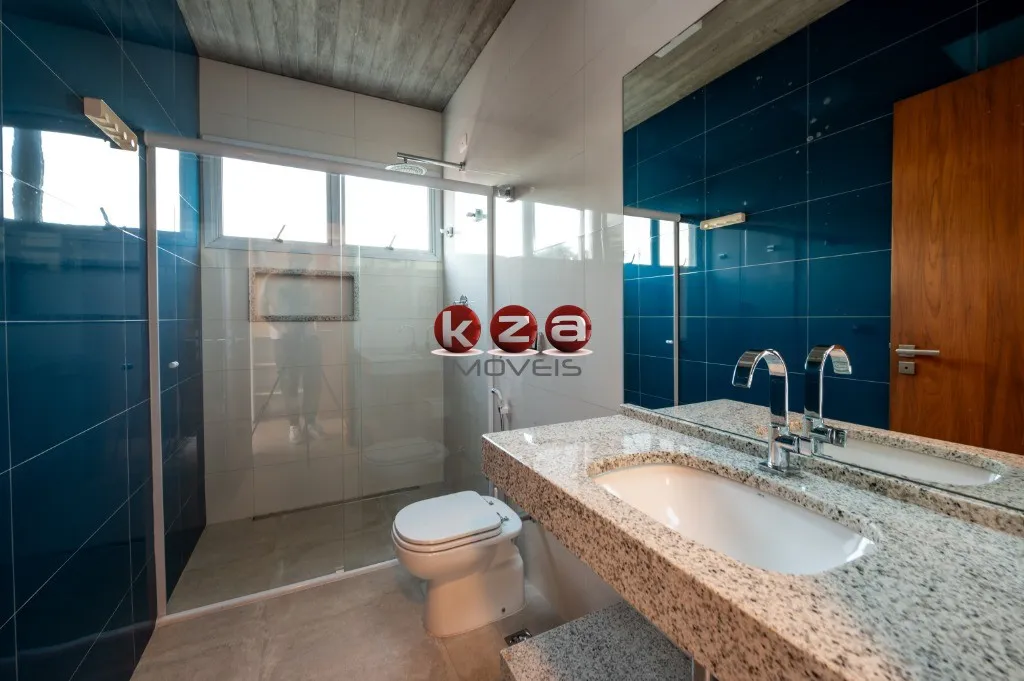 Imagem Imóvel de luxo à venda em São Sebastião-SP: Casa na Praia de Guaecá com 4 suítes, 3 salas, amplo gourmet e piscina, ao lado do mar.