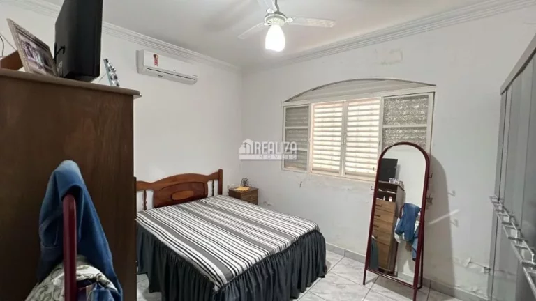 Imagem Casa à venda no bairro São Benedito em Uberaba | 3 dormitórios, suíte, churrasqueira e quintal