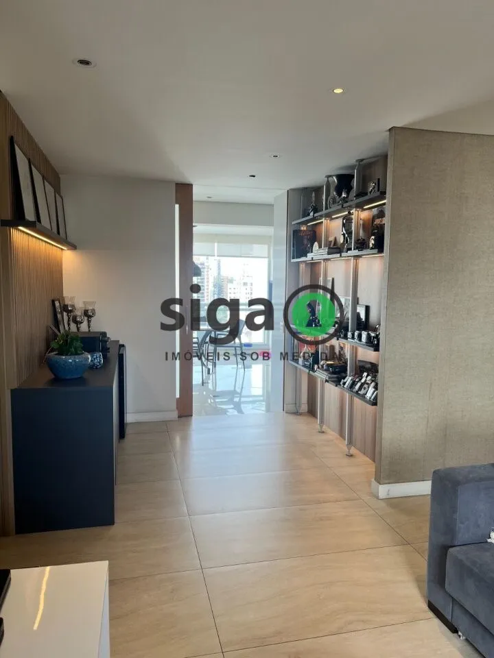 Imagem Apto à Venda com 200m², 3 suites, 4 vagas, Semi mobiliado, andar alto, no Panamby