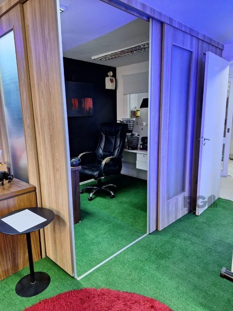 Imagem casa misto -7 salas - 325,12 m² - Menino Deus