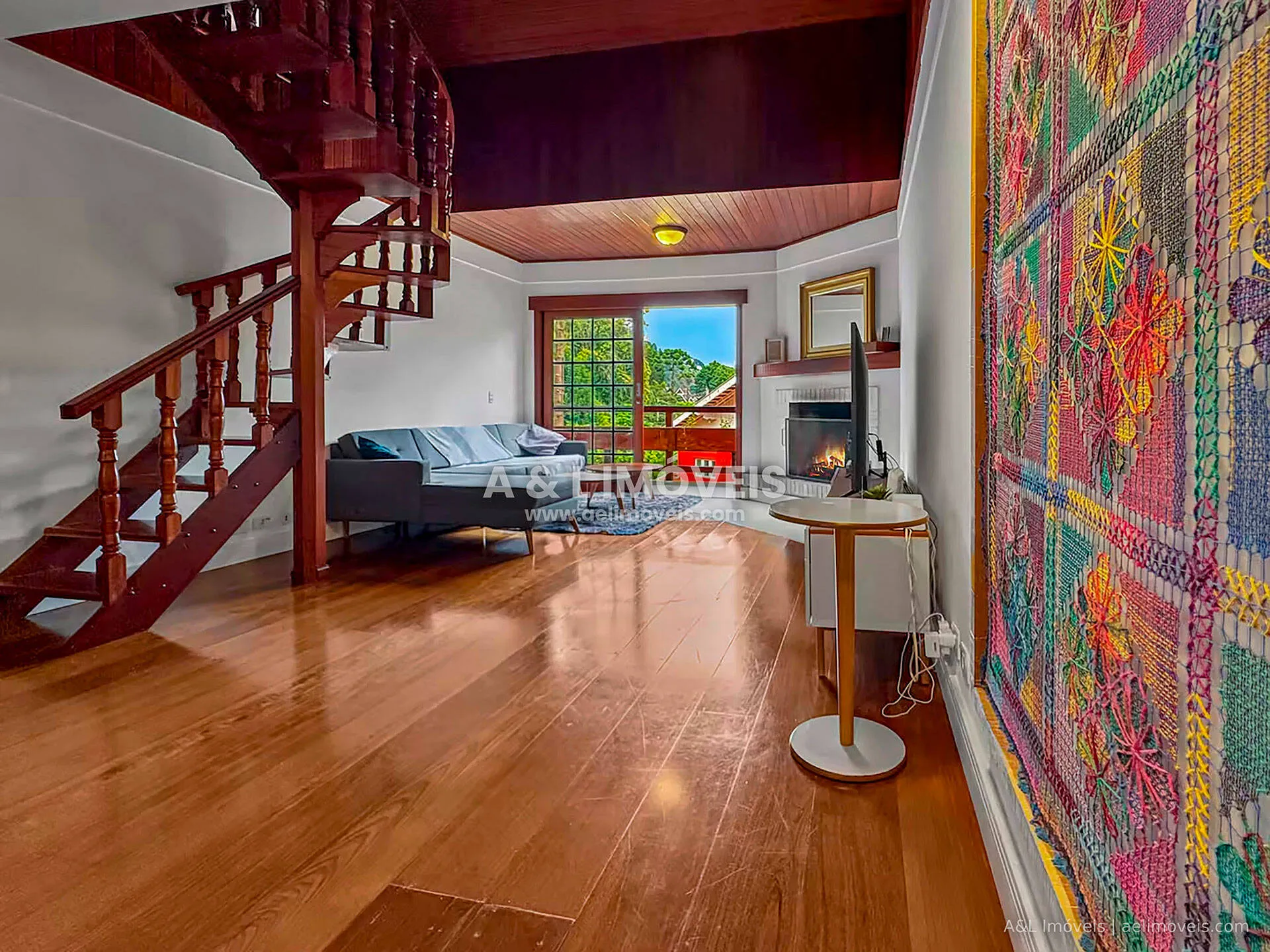 Imagem Cobertura Duplex à Venda | Capivari, Campos do Jordão - 3 Suítes e Lareira