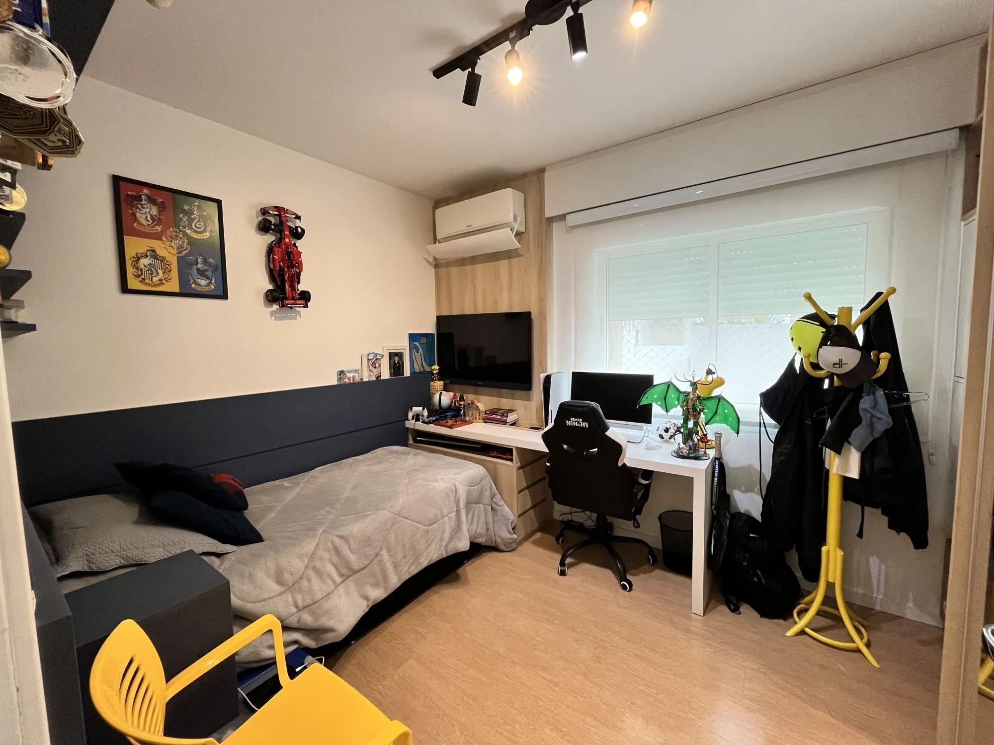 Imagem Excelente apartamento de 3 dormitórios, suíte, 2 vagas, no Bairro Boa Vista.