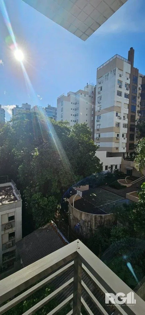 Imagem Lindo Apartamento Mobiliado de 1 domitório com 1 Suíte e Sacada