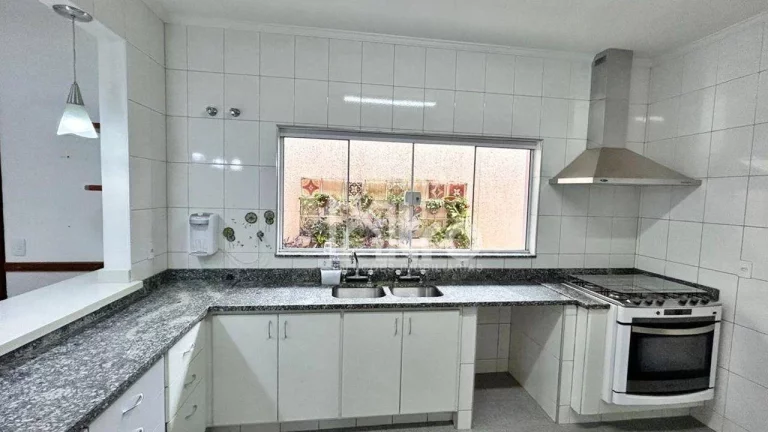 Imagem Casa com 4 dormitórios à venda, 450 m² por R$ 2.400.000,00 - Pinheirinho - Itajubá/MG