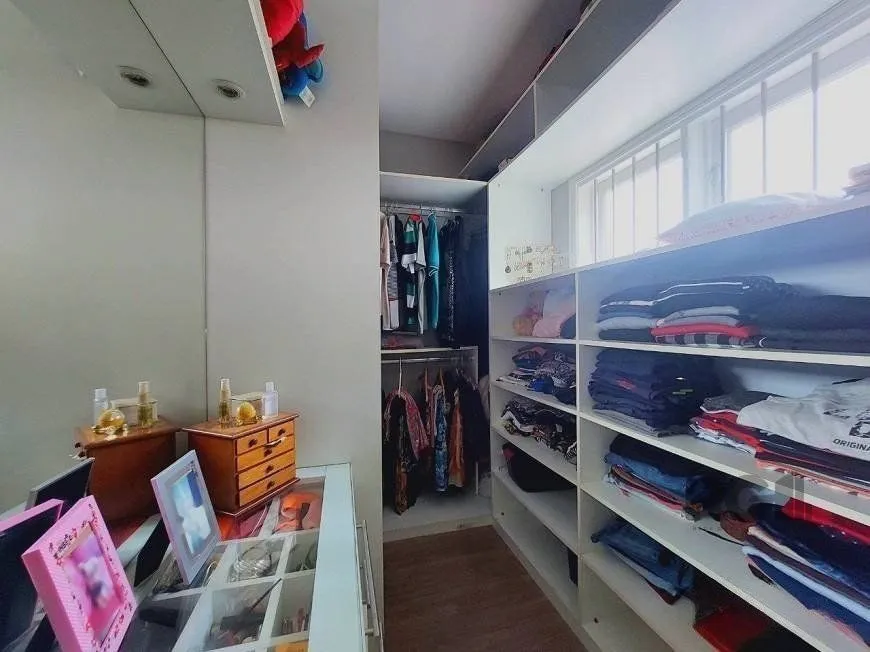 Imagem Excelente casa de 250m² com 3 dormitórios no bairro Sarandi.