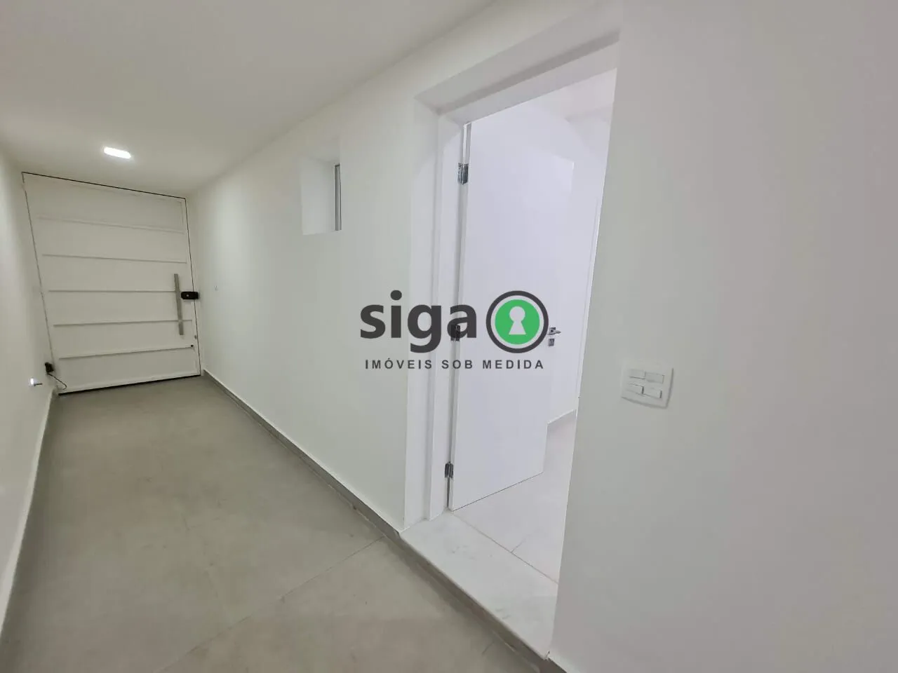 Imagem Casa assobradada para Locação Comercial no Brooklin com 200m², 8 salas, 8 banheiros e 2 vagas