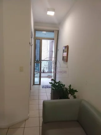 Imagem 1 quarto, 1 banheiro, frente, 1 vaga coberta