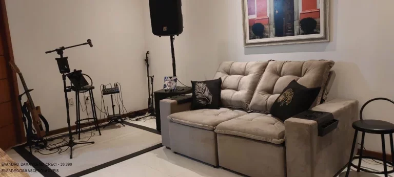 Imagem Casa de luxo em condomínio à venda em Camaçari-BA, Vila de Abrantes: 4 quartos, 4 suítes, 2 salas, 2 banheiros, 3 vagas, 290m².