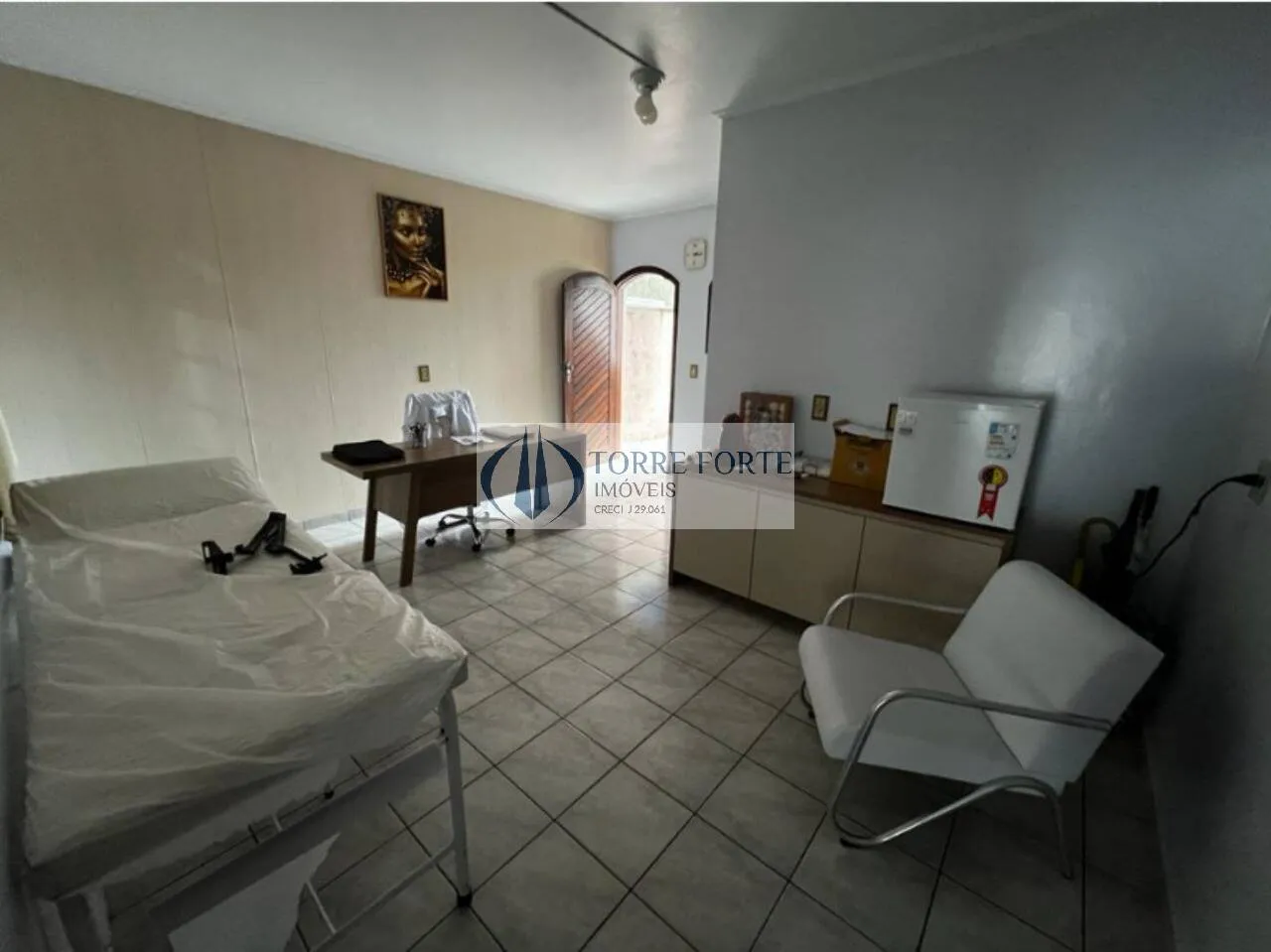 Imagem ótimo terreno com 2 casas com total de 3 dormitórios, 6 vagas de carro