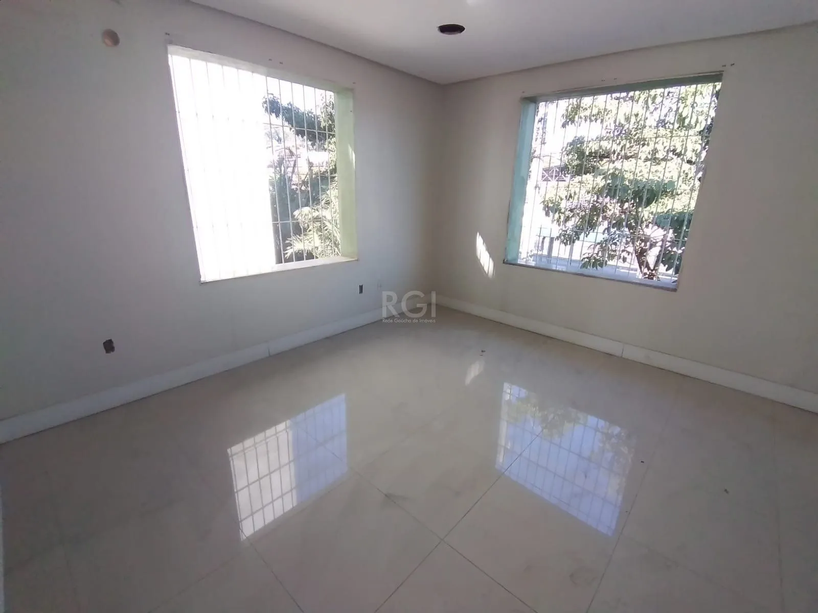 Imagem Casa Comercial para Venda - 250m², 0 dormitórios, 10 vagas - Glória