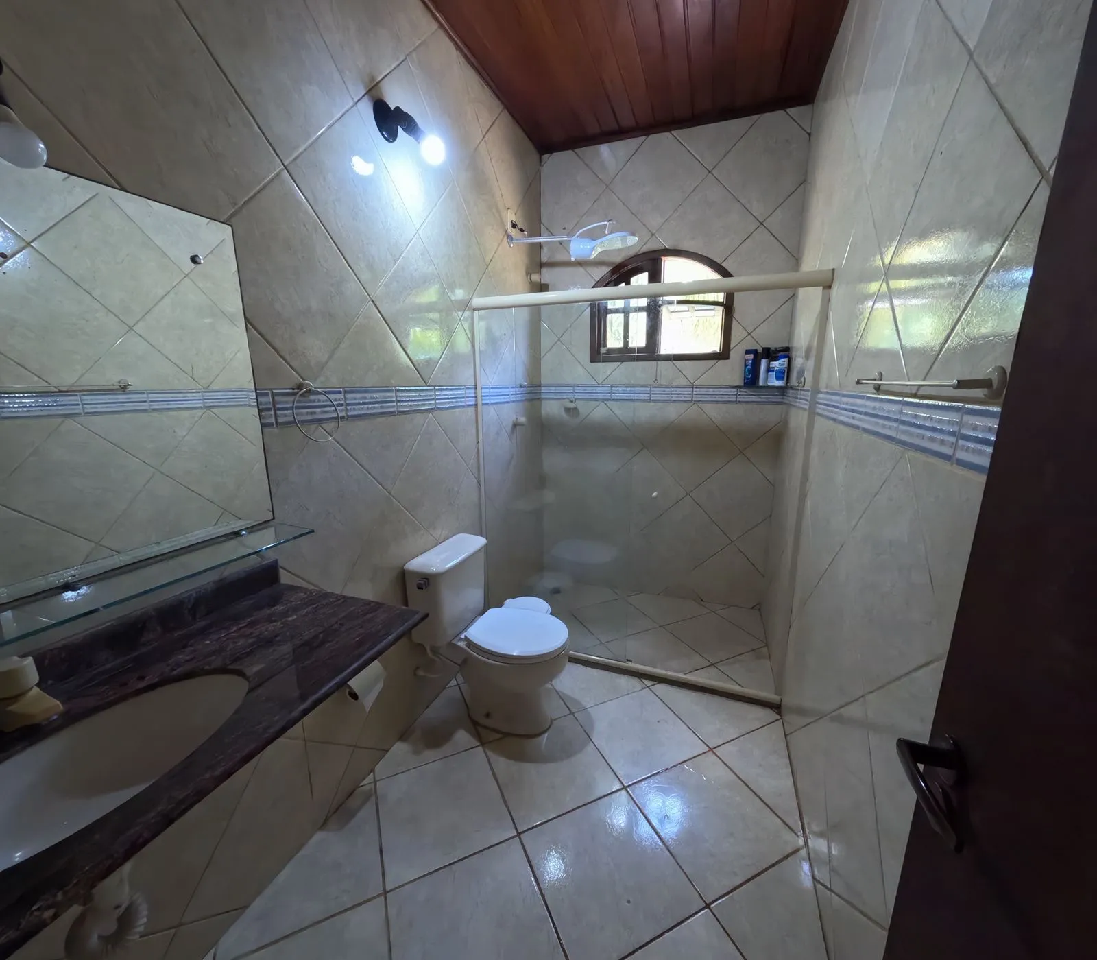 Imagem Casa de Condomínio com 4 Quartos à Venda, 180 m² em  - 