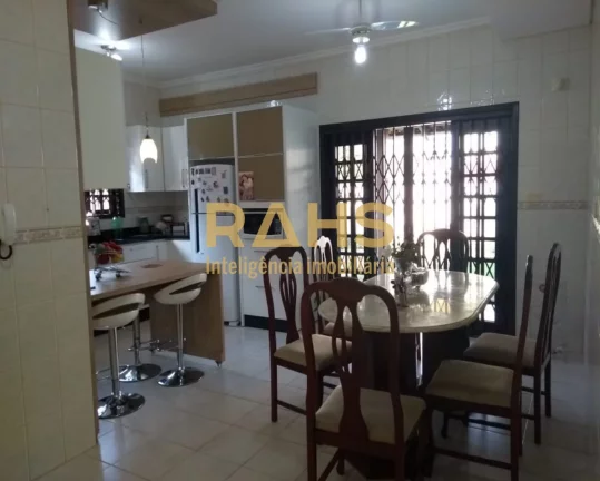 Imagem Linda e ampla residência em uma região tranquila do bairro América. Sobrado de dois andares, no p...