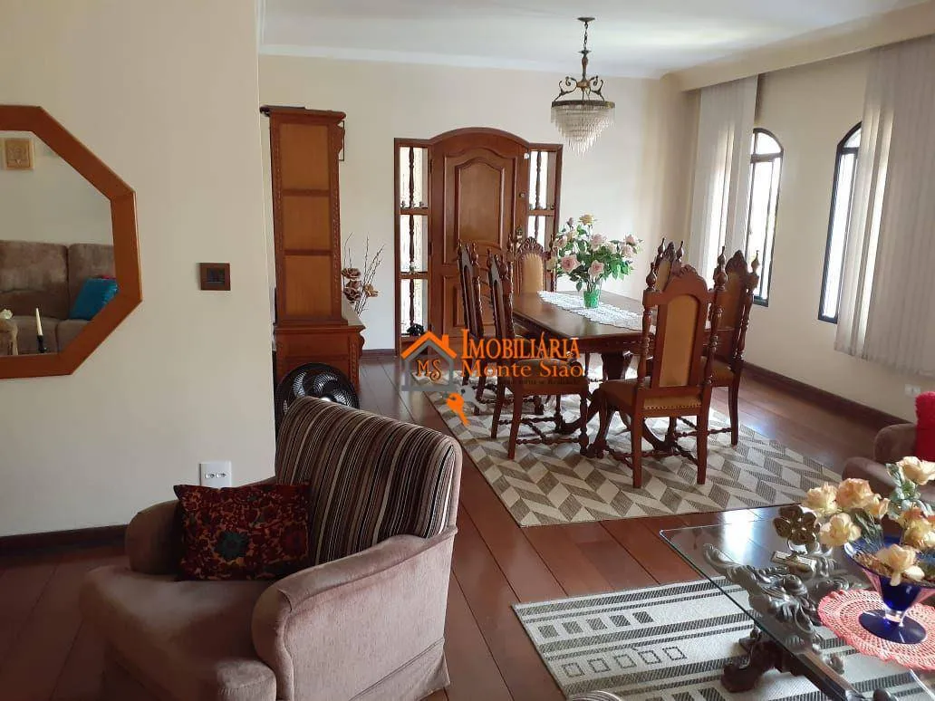 Imagem Casa com 3 dormitórios à venda, 398 m² por R$ 1.500.000,00 - Vila Galvão - Guarulhos/SP
