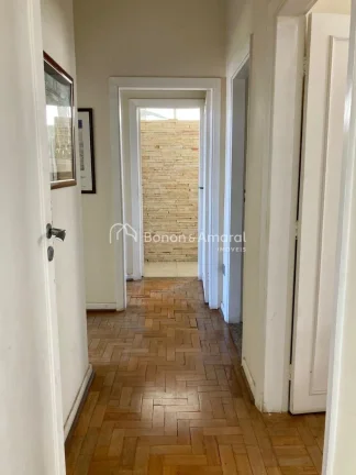Imagem Localizado em uma torre única, este excelente apartamento oferece vista permanente para a charmosa ...