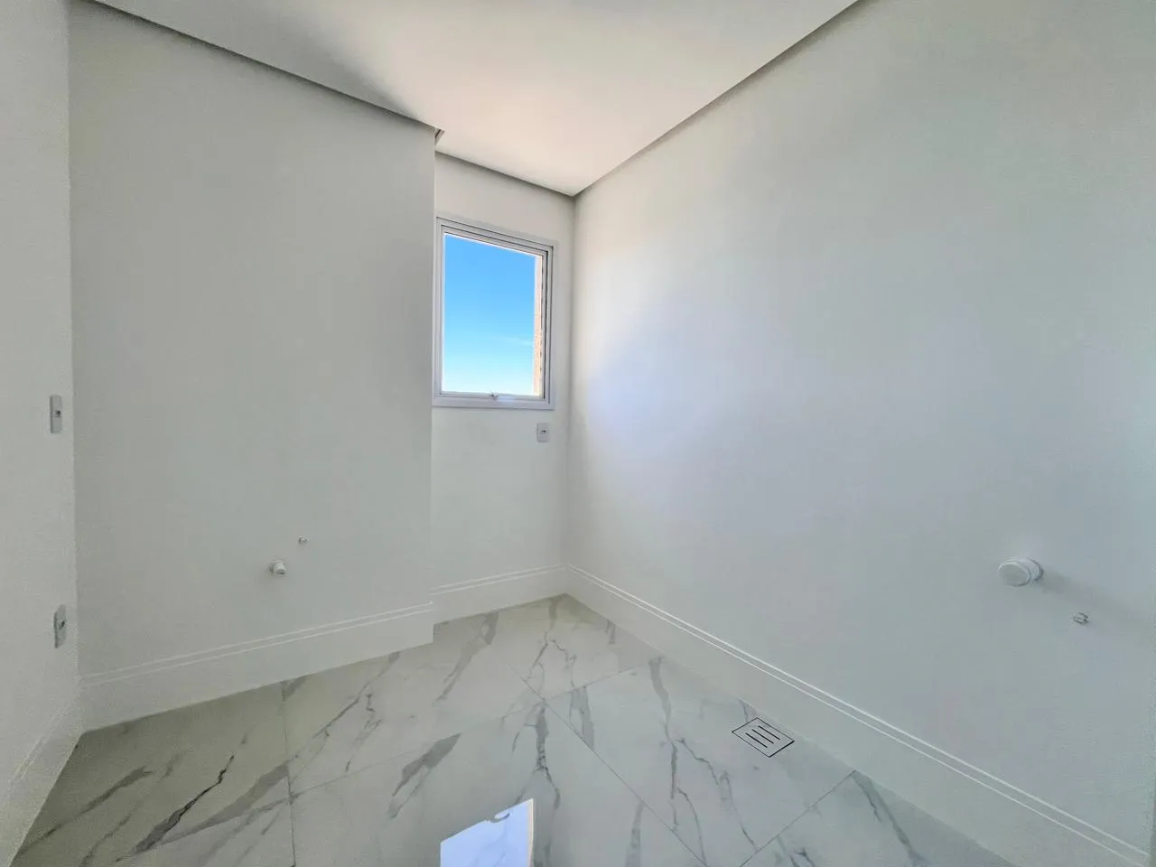 Imagem Apartamento com vista para o mar à venda com 190m2 por R$ 4.048.000,00