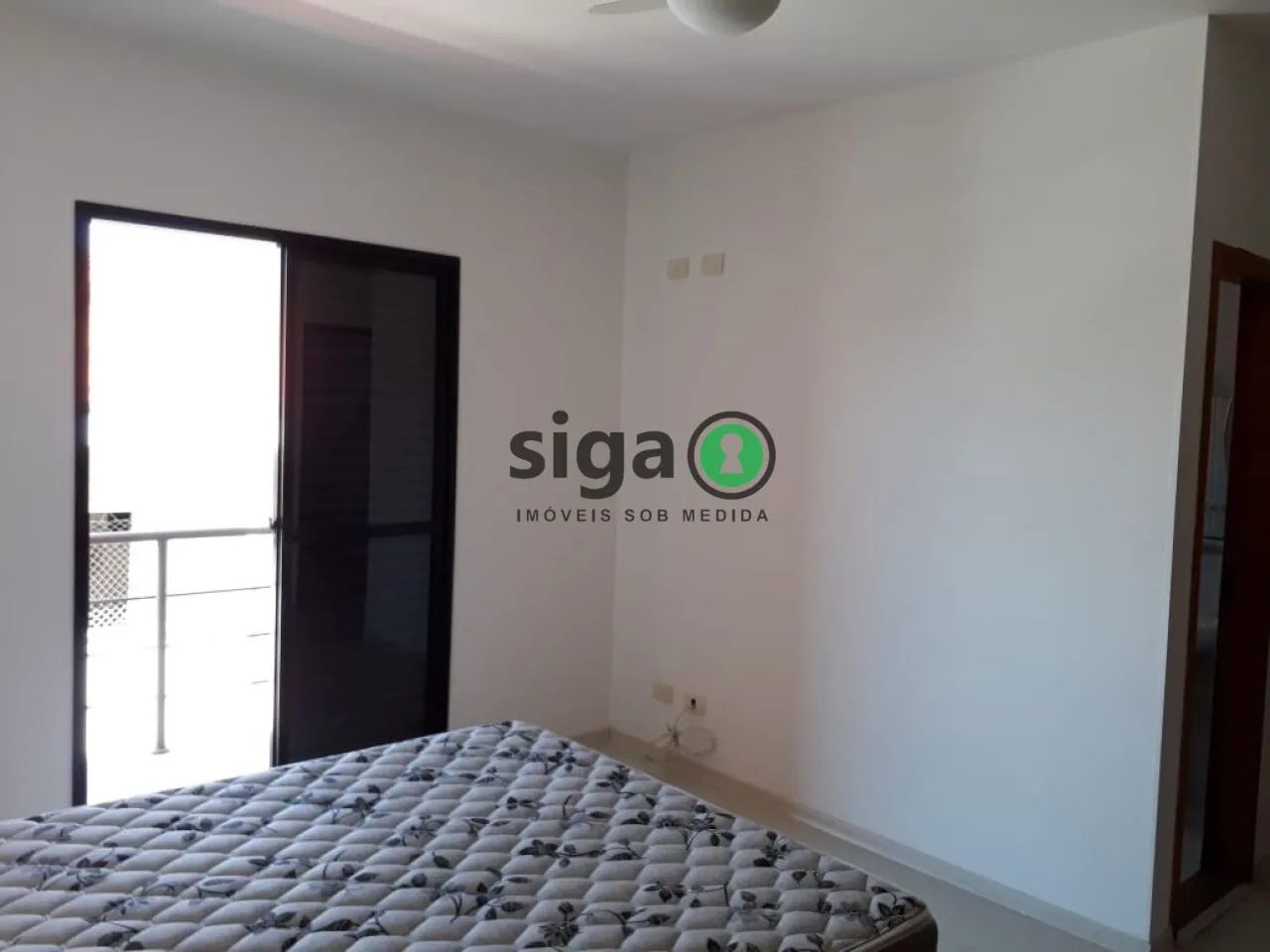 Imagem Sofisticação e Exclusividade em Casa Triplex no Bosque da Saúde