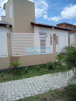 Imagem Ótima casa térrea, pátio grande, toda murada, portão acionamento eletrônico