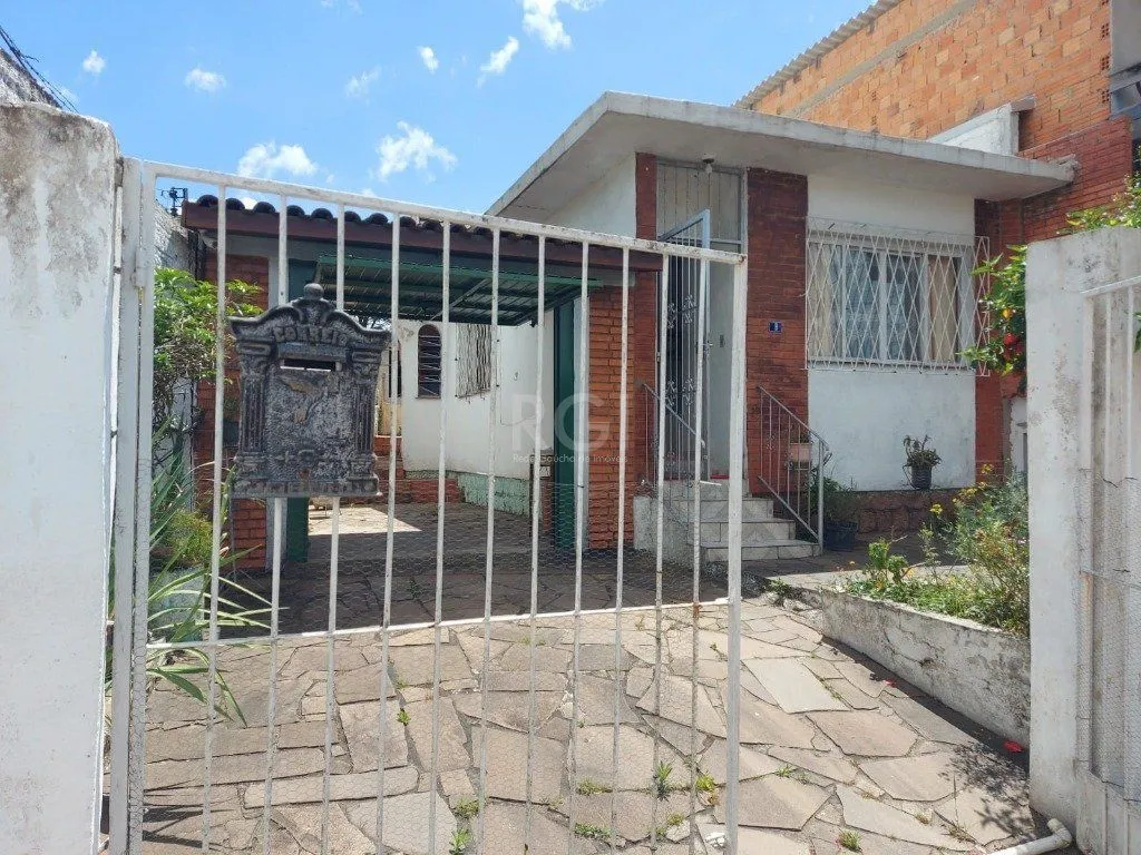 Imagem CASA COM CHURRASQUEIRA E GARAGEM PARA 2 CARROS