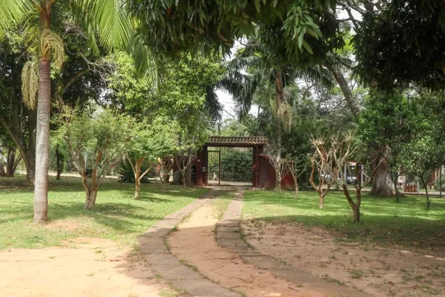 Imagem Excelente Sítio com 4.672m², em condomínio, no centro de Águas Claras