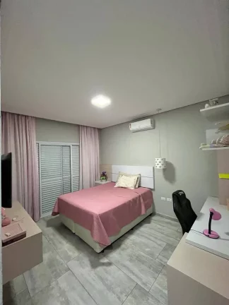Imagem Casa de condomínio com 3 Suítessendo 01 master, com hidro, todas com closetÁrea livreSala de jant...