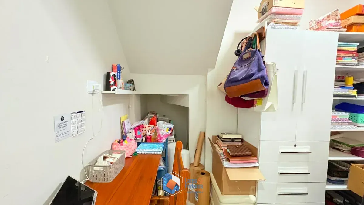 Imagem Sobrado para venda em Parque Maria Domitila com 3 quartos, sendo 1 suíte, 200m²