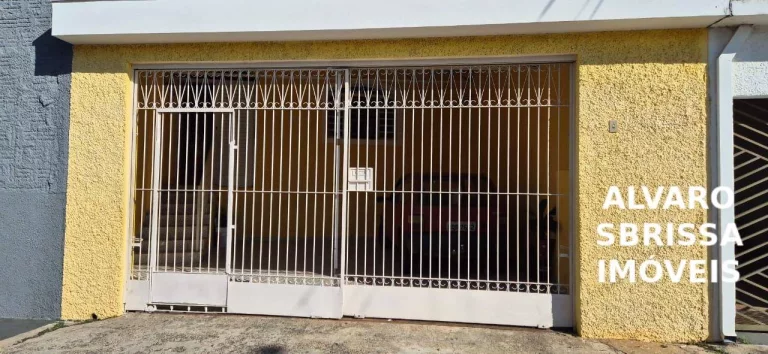 Foto do imóvel Casa em bairro com ótima localização e quintal amplo