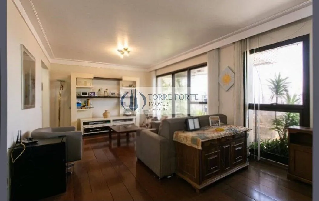 Foto do imóvel Apartamento 156 m², 4 dormitórios, 1 suíte com banheira , 2 garagens em Rua Reboujo