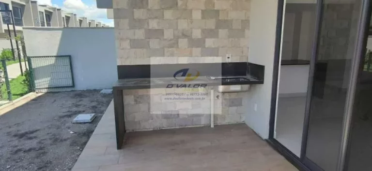 Imagem Vendo Casa Nova, em Condomínio Fechado, com 205m², 4 suítes, terraço gourmet e 3 vagas