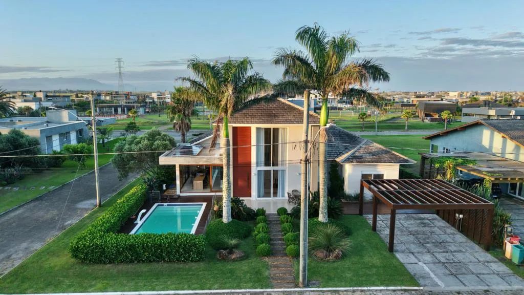 Imagem Casa em Condominio 4 Dormitórios - Bairro Atlantida Sul