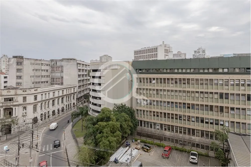 Imagem Apartamento à venda na Rua Sarmento Leite, no coração do Centro Histórico de Porto Alegre, em fr...