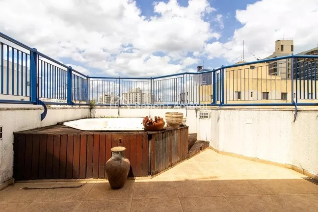Imagem Localizado em Campinas, este espaçoso apartamento oferece um ambiente confortável e funcional. Com...