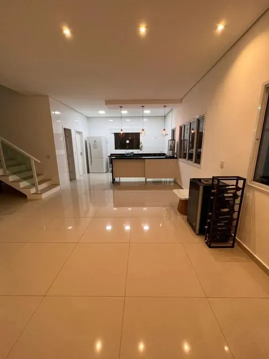 Imagem Casa de Alto Padrão no Condomínio Valville - 3 Suítes, Vista Panorâmica e Lazer Completo!