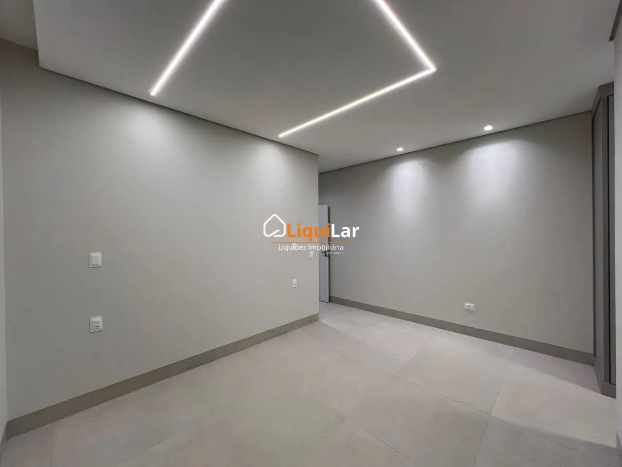 Imagem Alphaville 4 | Casa Térrea com Escritório, Cozinha Separada e Piscina Aquecida
