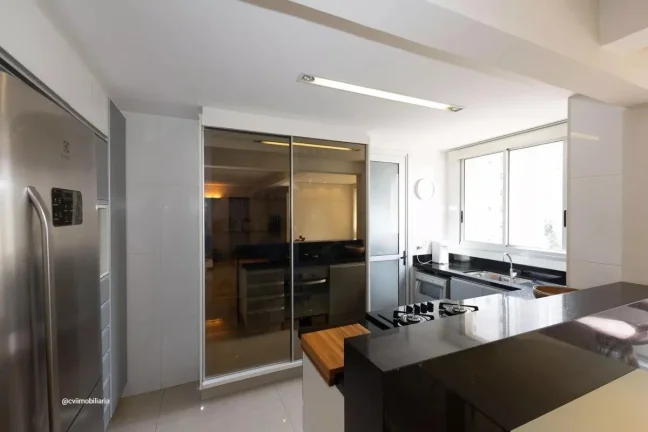 Imagem Localizado na charmosa Vila da Serra, em Nova Lima, este apartamento mobiliado oferece 94m² de conf...
