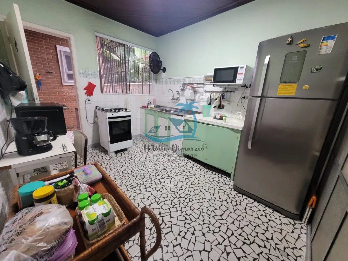 Imagem Excelente casa térrea com 5 dormitórios a venda à 200 metros da orla do Itaguá em Ubatuba.