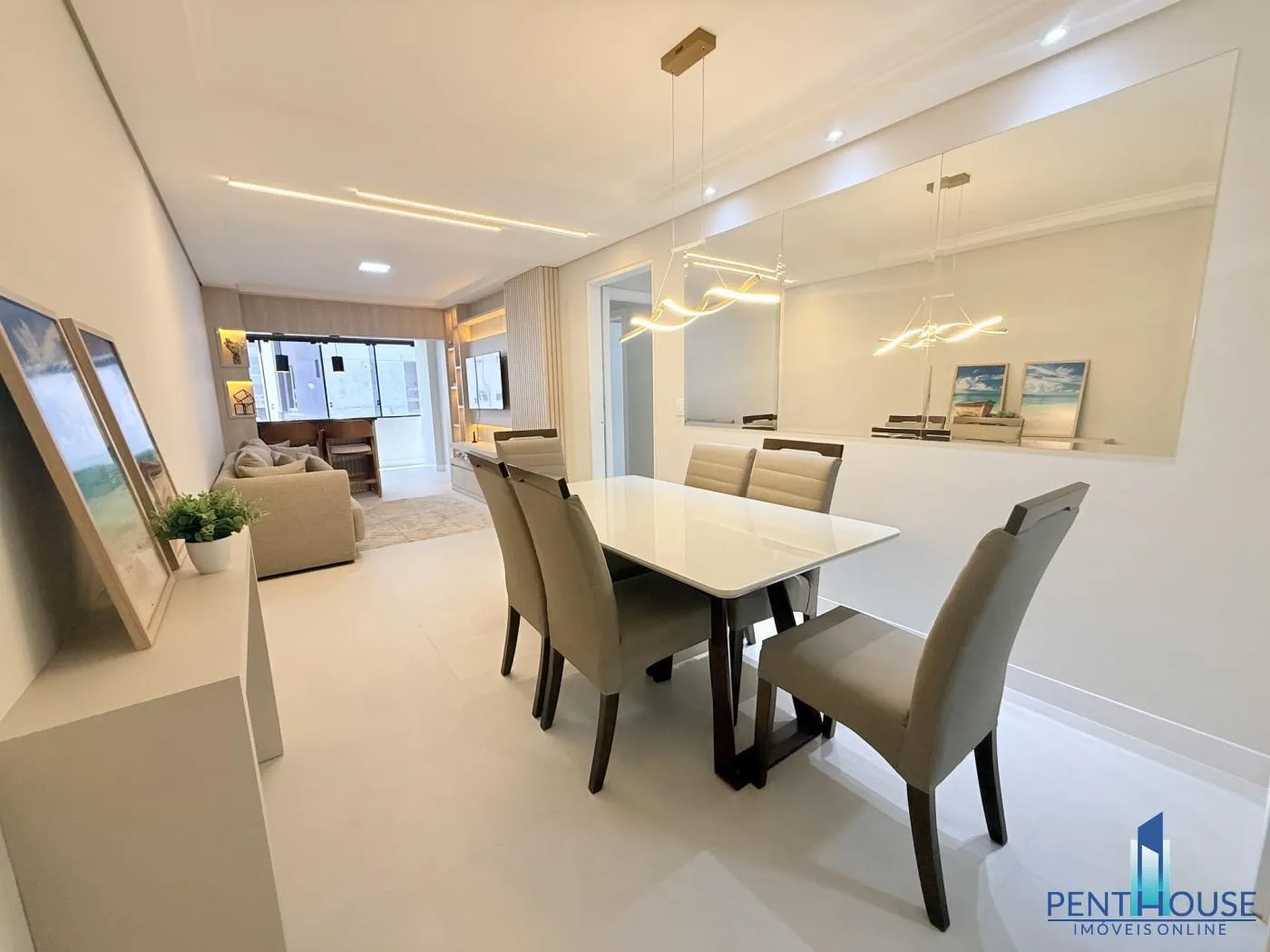 Imagem Apartamento Quadra Mar para Venda em Balneário Camboriú, CENTRO, 2 dormitórios, 1 suíte, 2 banheiros, 1 vaga
