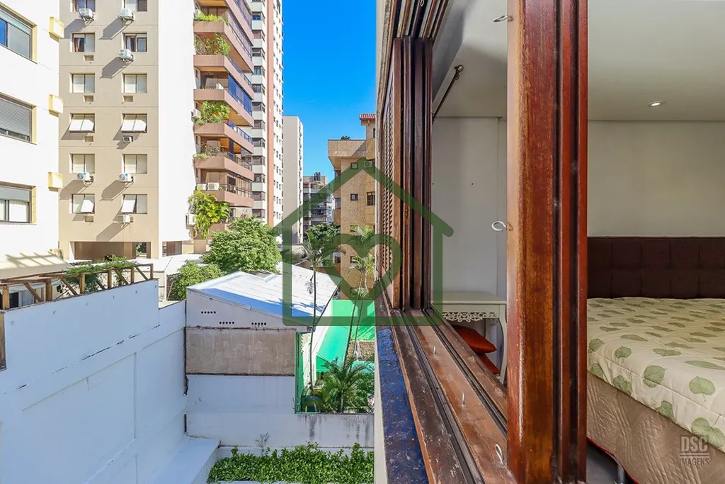 Imagem Já pensou morar em uma das ruas mais charmosas de Porto Alegre?

Conheça esse lindo apartamento no...