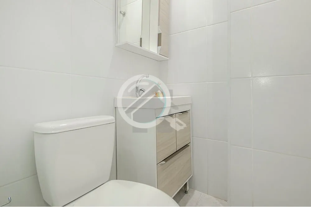 Imagem Excelente apartamento térreo localizado no bairro Menino Deus. Imóvel com 76m² distribuído em 2 ...