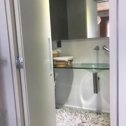 Imagem Apartamento à venda no Cambuí, em Campinas/SP. Possui um dormitório, banheiro, sala com ambientes...