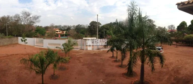 Imagem Chácara à Venda em Uberaba - Chácara Vila Real com 8 Garagens e Poço Artesiano