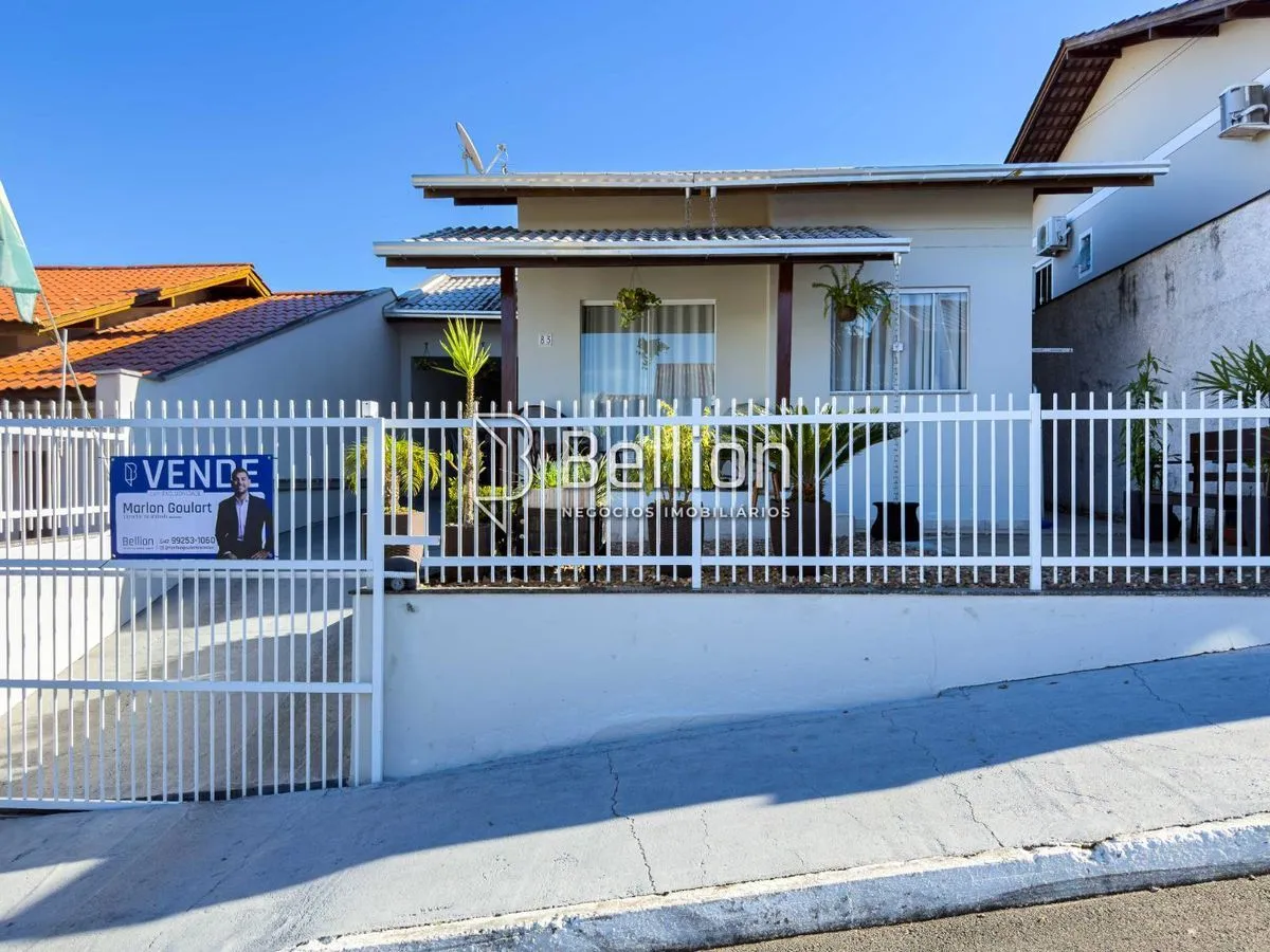 Casa de 2 quartos com garagem e área de festas no João Paulo II em Indaial!