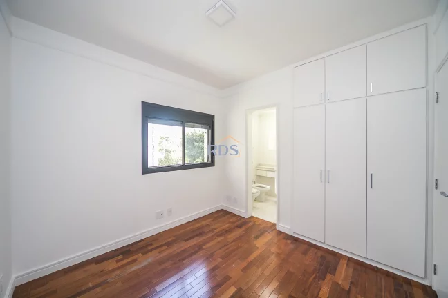 Imagem Venda de apartamento reformado com 4 dormitórios, sendo 2 suítes e duas vagas.