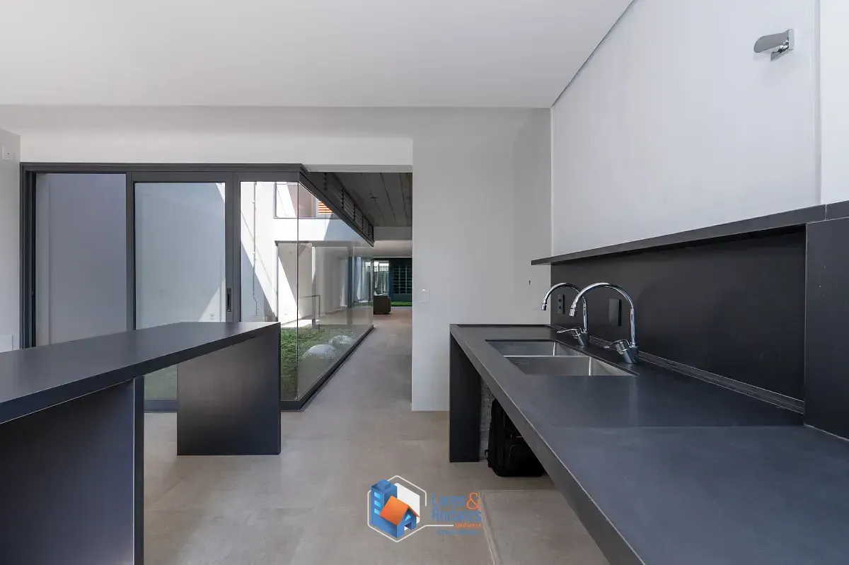 Imagem Casa para venda em Vila Madalena com 3 quartos, sendo 3 suítes, 278m²