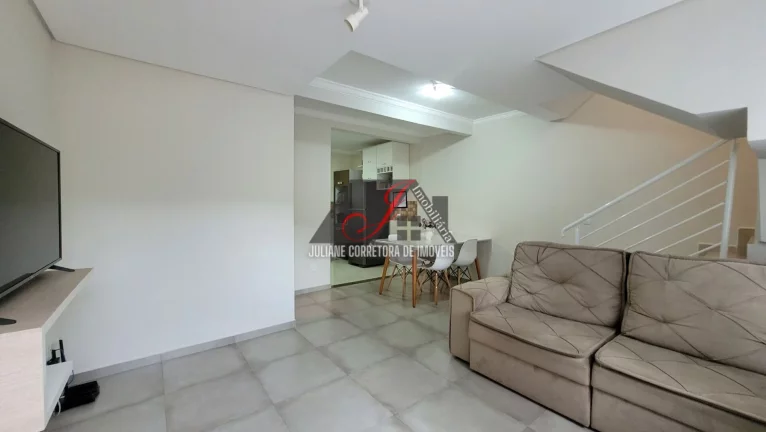 Imagem Sobrado Triplex à venda em Santo Inácio, Curitiba/PR.