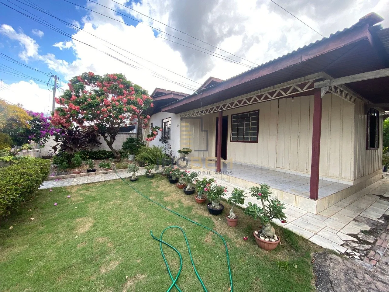 Imagem Encantadora casa à venda no Setor Residencial Sul em Sinop.

Com 180 m² de área total, esta resid...