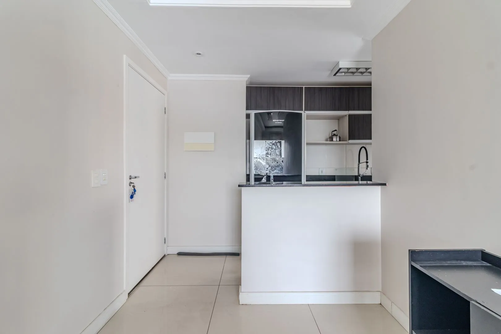 Imagem MÁFFER IMÓVEIS ALUGA LINDO APARTAMENTO 2 DORMITÓRIOS MOBILIADO COM GARAGEM NA AV. ASSIS BRASIL, PRÓXIMO AO SHOPPING LINDÓIA
