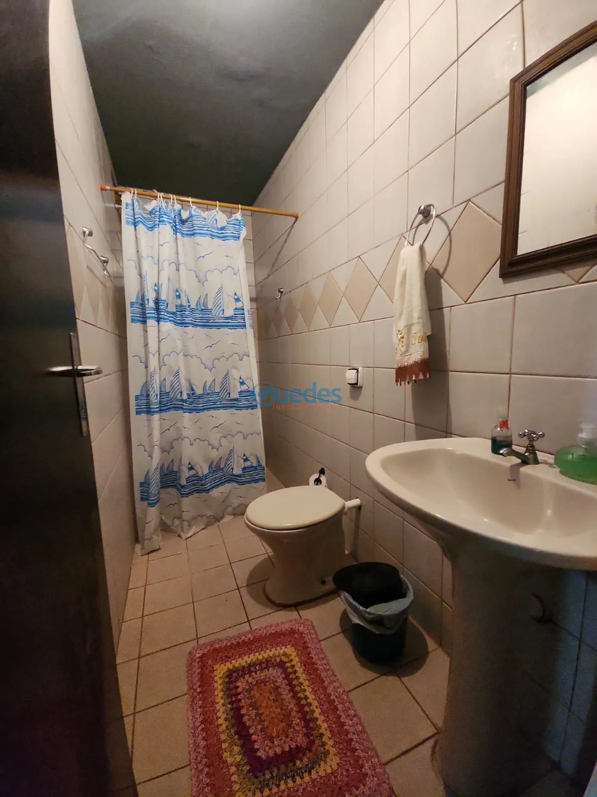 Imagem Casa em Embu das Artes, com 3 casas e 210m² por R$1.050.000 - Embu das Artes.